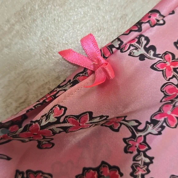 NWT Betsey Johnson Intimates Unique & Elegant Pink Floral/Black Lace Nightie - Picture 2 of 11